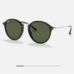 Ray-Ban RB2447 Sunglasses in Black / Green Polarized